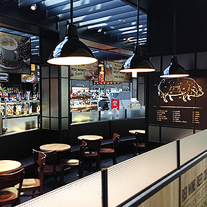 Development of a graphic line to apply in the communication of its restaurants and stands exposed in the airports.
